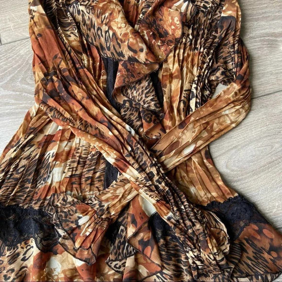 Laura Leopard Print Raffle  Blouse - Picture 7 of 16